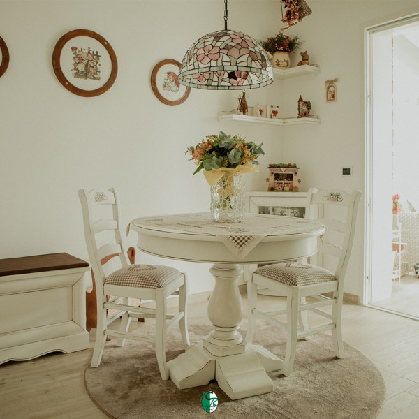 tavolo-rotondo-in-legno-shabby-gamba-cnetrale.jpg